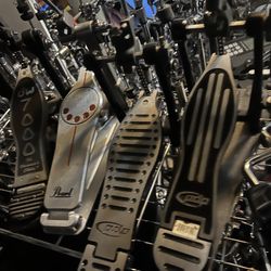 Bass pedals, Drums 