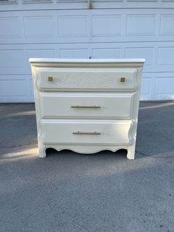 3-Drawer Nightstand