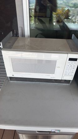 GE Spacemaker II Microwave Oven