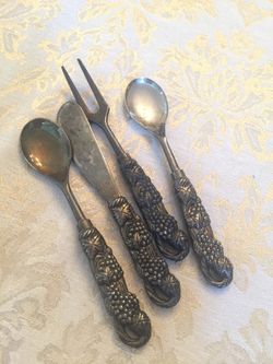 Appetizer serving utensils