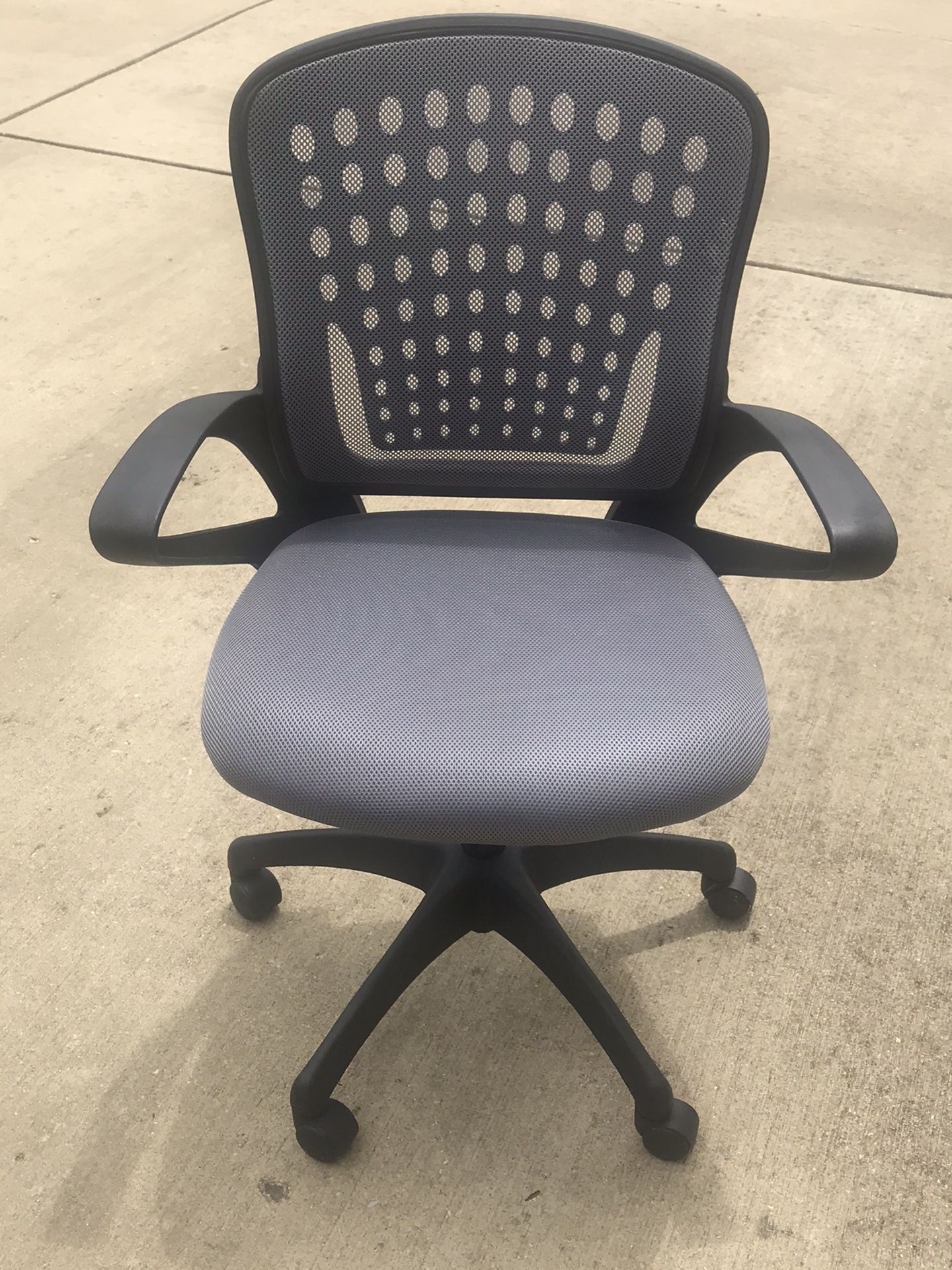 1 Swivel Gray Office Chair