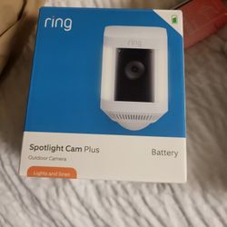 Ring Spotlight Camrea And Extra Battery 