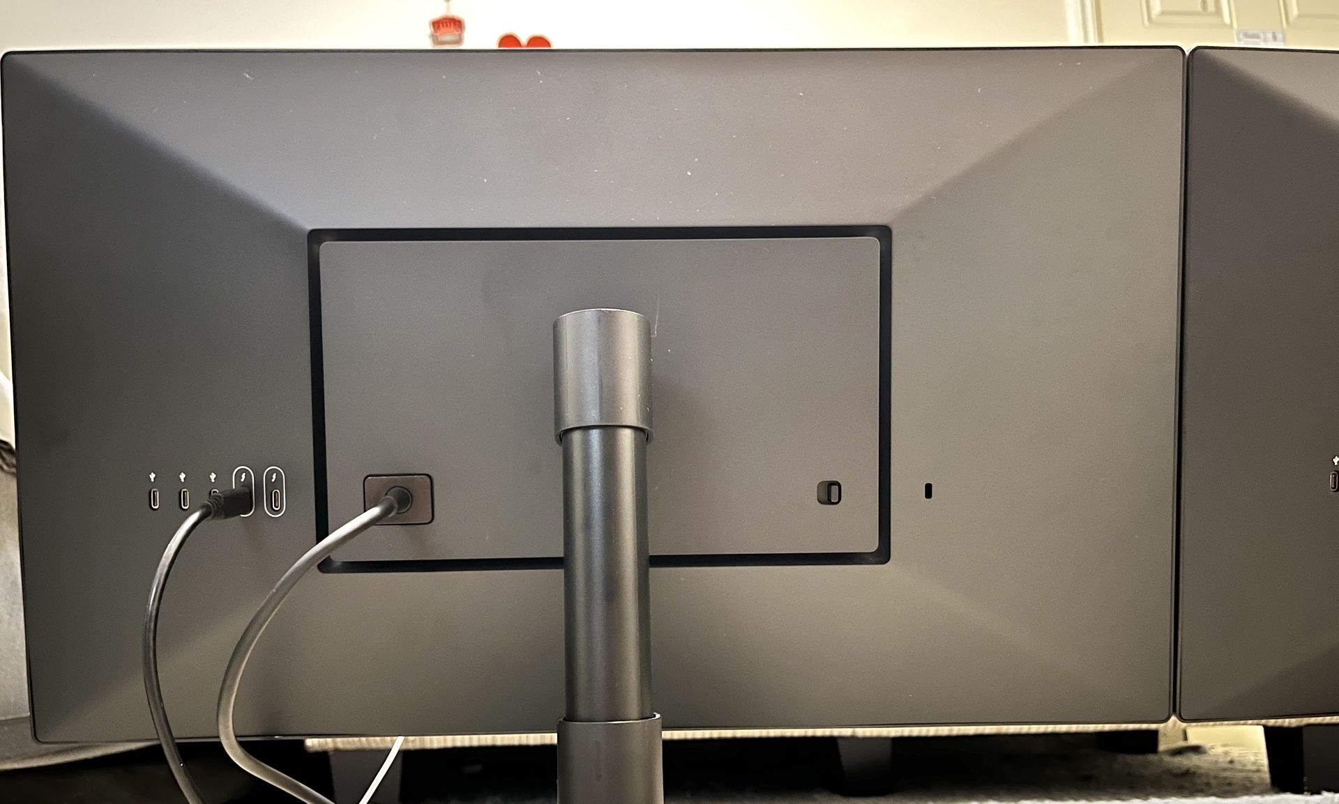 LG Ultrafine 24” 4K thunderbolt 3 display