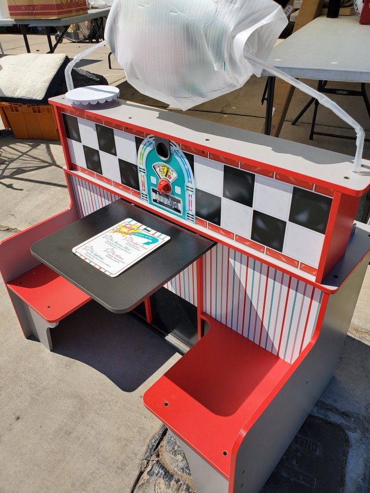 Melissa and Doug Star Dinner Restaurant Both Side New Just Assembled From The Box