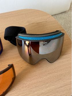 Snowboard goggles