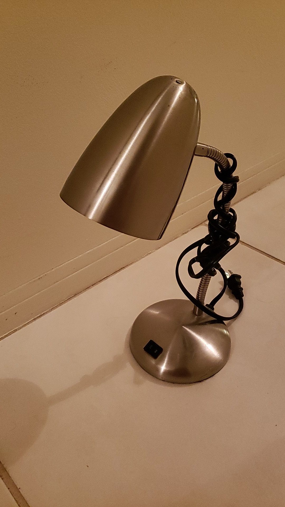 Desk lamp