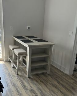 Brook Creek 5 Piece Dining Set