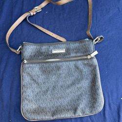 Michael Kors Bedford Signature Flat Crossbody, Small, Brown (32S7GBFC2V-200)