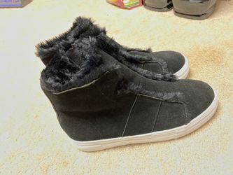 Brand new faux fur lined sneaker boots