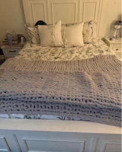 White queen bedframe