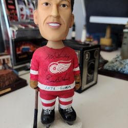 Signed Detroit Red Wings