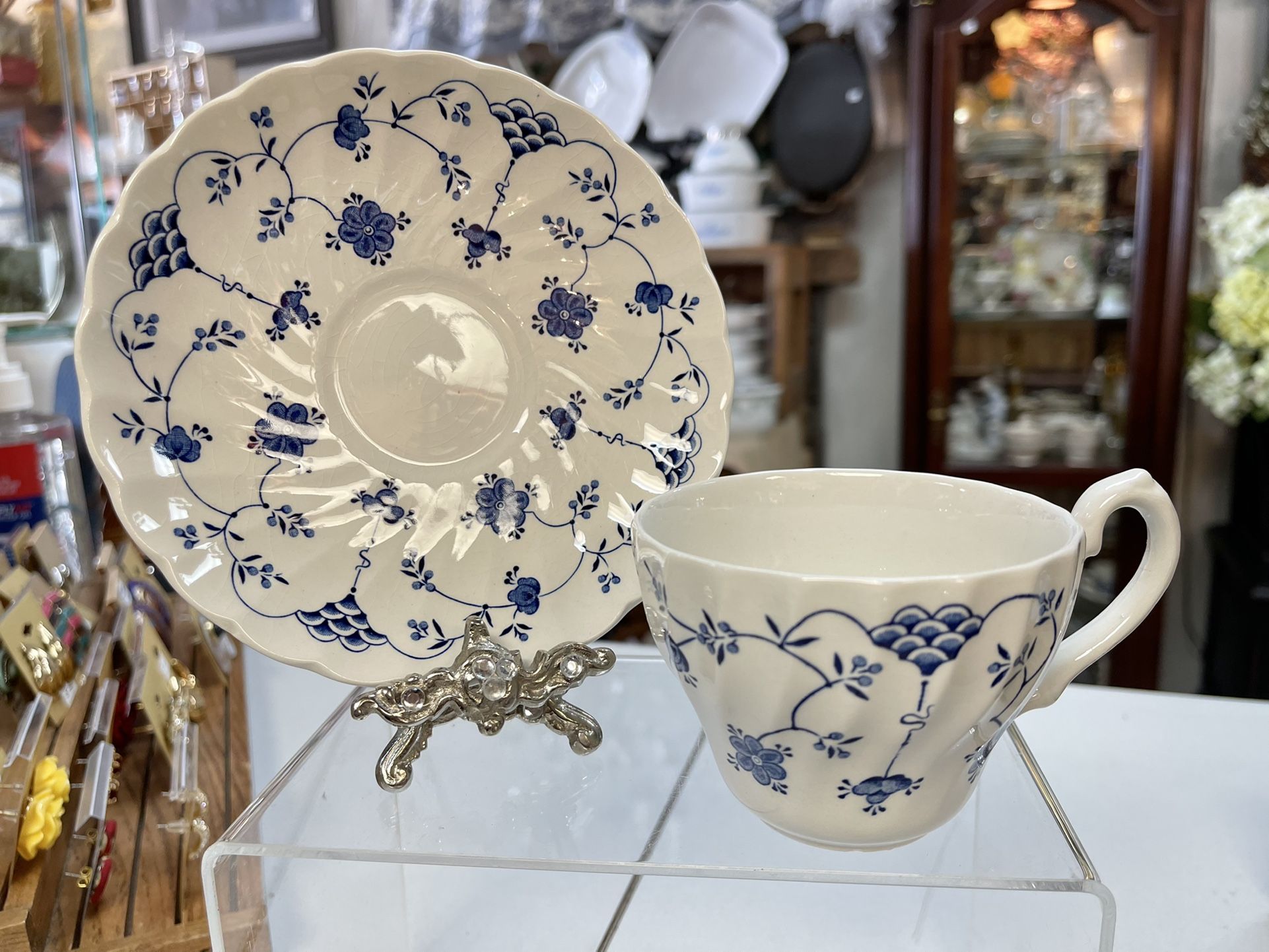 Porcelain Tea Cup and Saucer Salem China Co Yorktown Made In England