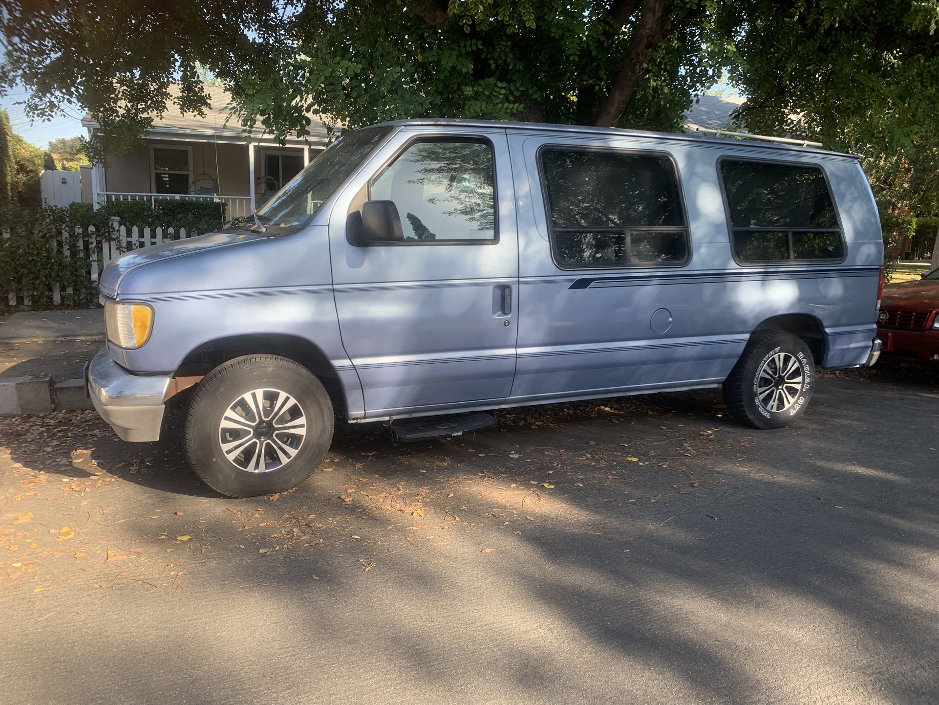 Camper Van Ford … V8 Auto……….