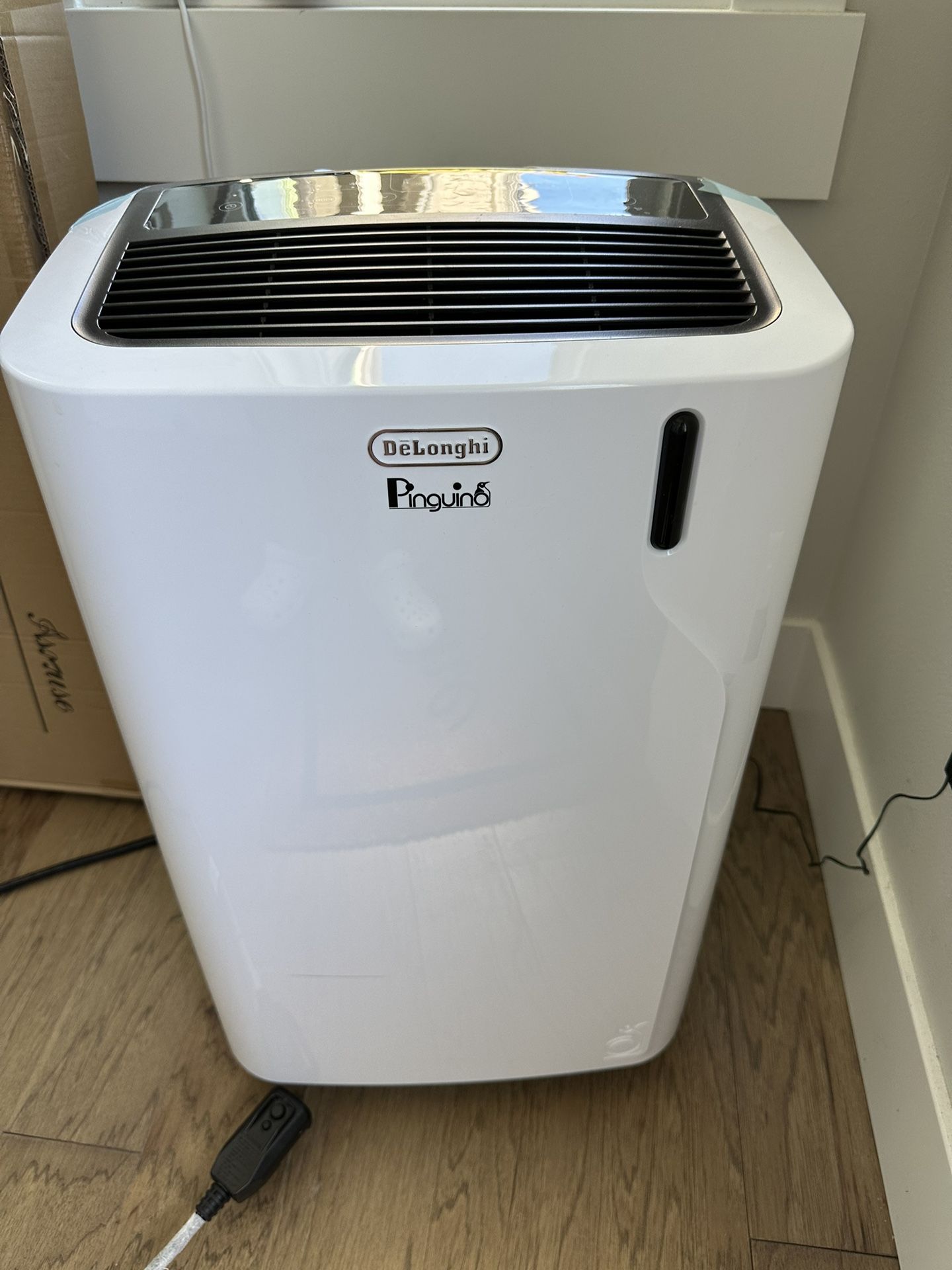 DeLonghi Portable AC (new) - 500 Sqft