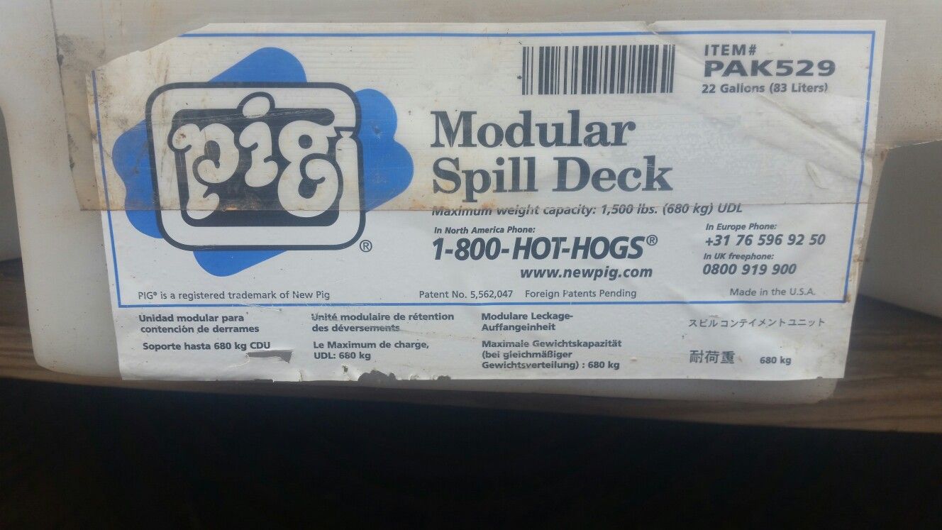 PIG® Poly Modular Spill Deck/ spill containment