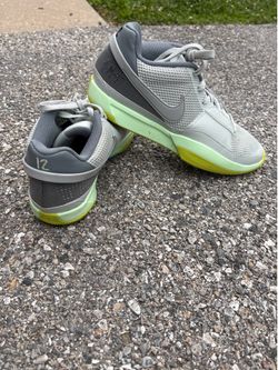 Men’s sneakers. Like new. Size 11