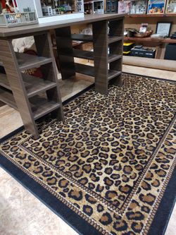 BEAUTIFUL 8'X5' LEOPARD PRINT AREA RUG