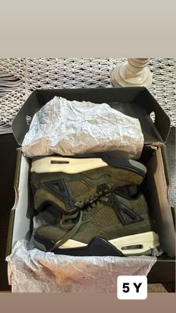 Jordan’s and Dunks ( sizes 5 1/2 Y thru 8 1/2 Men)