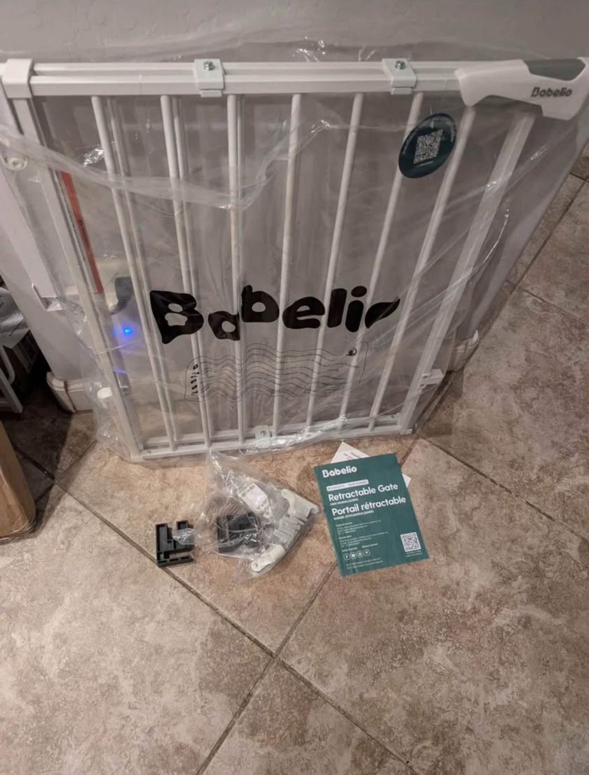 Wide Pet Gate / Baby Gate - Fits Openings 26” - 43”