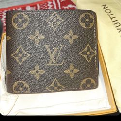 LV Wallet Shoot Me A Offer!