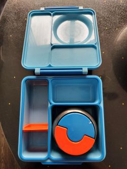 OMIE lunch box. Used. Missing the thermo holder not thermo. See notes