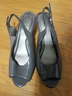 Women's size 8 grey heels