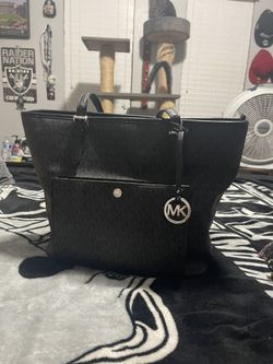 Micheal Kors Large Shoulder Arm Bag