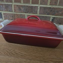 Le Creuset Heritage Stoneware Rectangular 4-Qt. Dish with Lid in the Cerise (red) Color