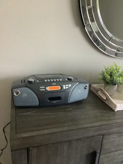 * JVC * STEREO BOOMBOX . CD PLAYER , CASSETTE PLAYER AND RECORDER , RADIO , EQUALIZER . LIKE NEW . MUST SEE TO APPRECIATE .