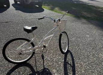 Electra Cruiser 1 Women's Beach Cruiser - Cream with Wicker Basket