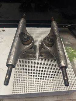 Independent skate trucks