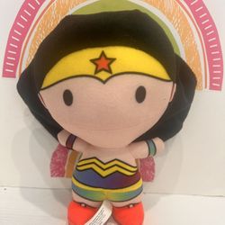 JUSTICE LEAGUE WONDER WOMAN  8 INCH PLUSH - LIKE NEW