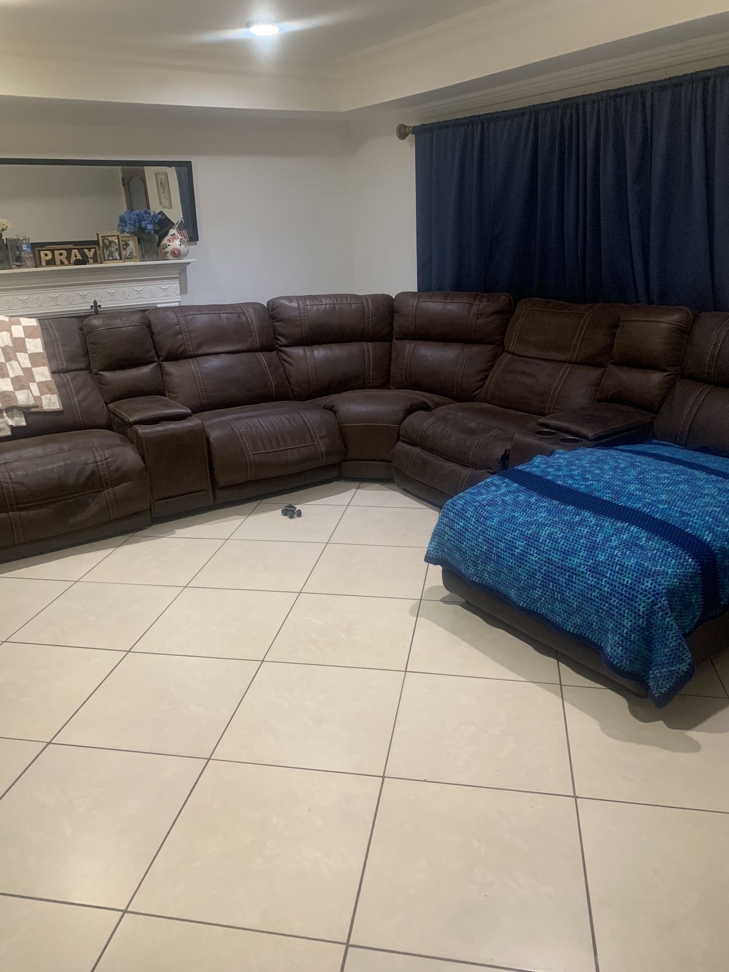 Recliner sectional