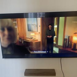 60’in Firetv Smart TV Plus Wall Mount 