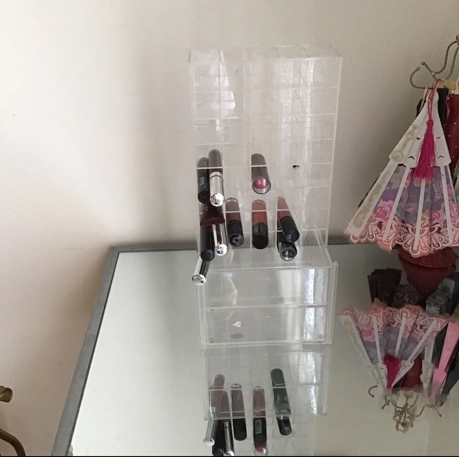 makeup organizer