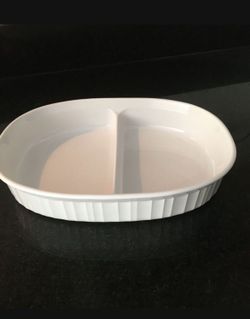 Corning Ware Divided Serving Dish Like New size is 1.8 L