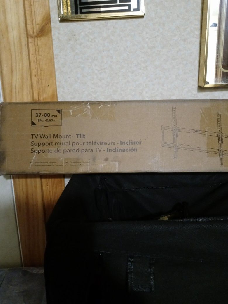 TV mount