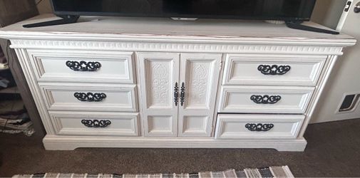 Farmhouse 9 drawer dresser