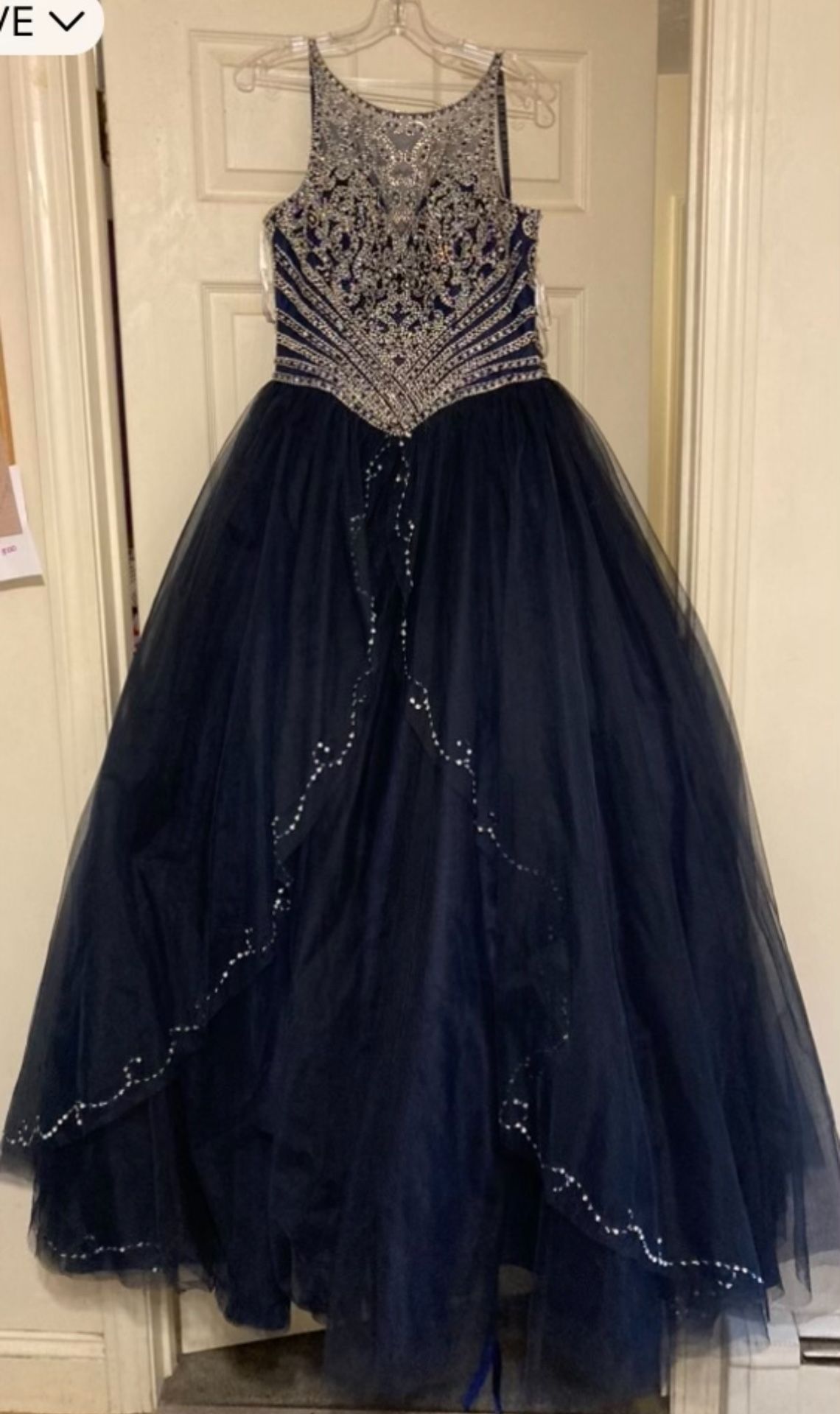 Beautiful And Elegant  Quinceañera Or Prom Dress .