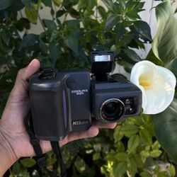 Nikon Coolpix 995 Digital Camera