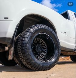 Dodge Dually wheels & tires 22” with 35”