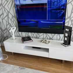 Tv Console Table Like New!!!