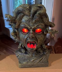 Animatronic Medusa Bust! First $40 or trade for electronics or video game stuff