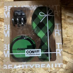 Conair Brush Gift Set 3 - piece Cushion Brush, Jaw Clip & Compact Mirror Green
