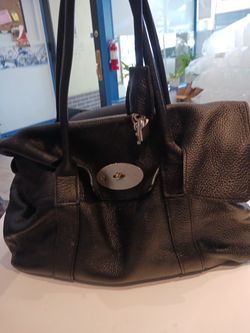 Ensoen Handbag Black Leather With Lock And 2 Keys