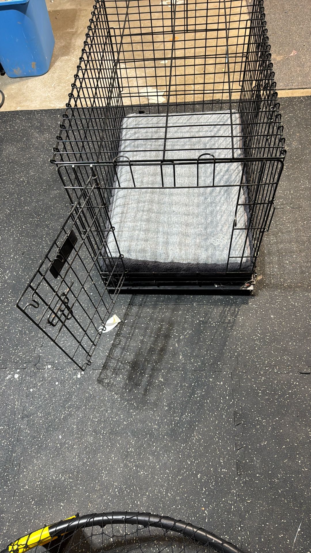 Crate In Near Perfect Condition. Folds Up As Well.