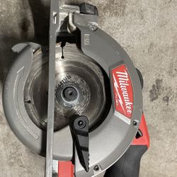 Milwaukee M12 Fuel Circular Saw 