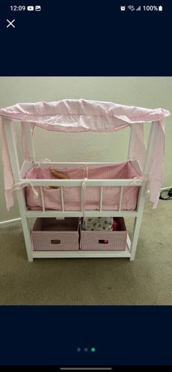 Cribe And Mobile With 2 Dressers