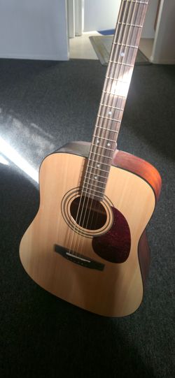 Court guitar