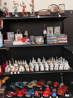 SECOND CHANCE FLEA MARKET ON 67TH AVE AND CACTUS, ( THE OLD BIG LOT'S STORE) PLEASE STOP BY SPACE #182. THANK YOU 😊